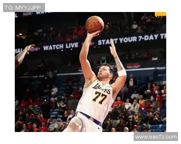 本赛季艾顿砍15分+10篮板的比赛，湖人战绩11胜0负